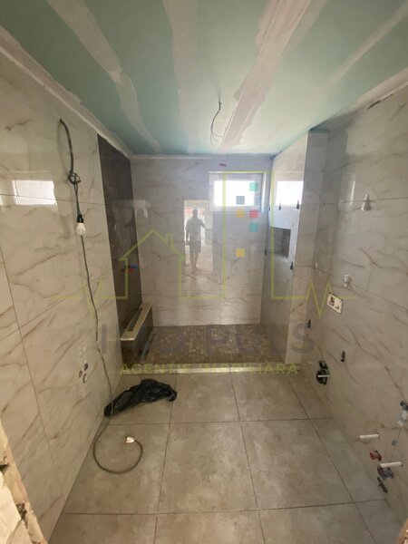 Timis  Casa individuala. 660 Teren. Ghiroda. Carport.