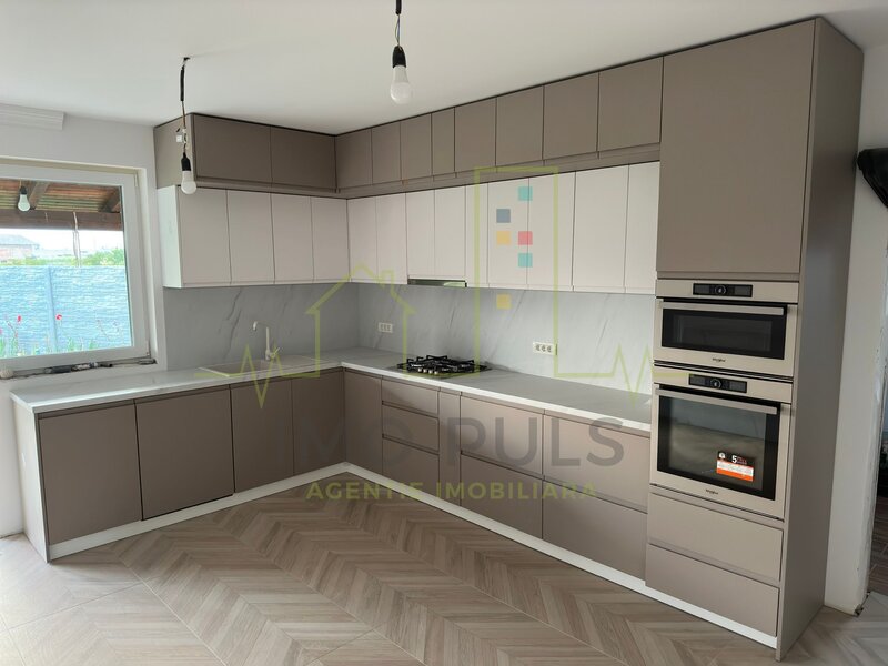 Timis  Casa individuala. 660 Teren. Ghiroda. Carport.